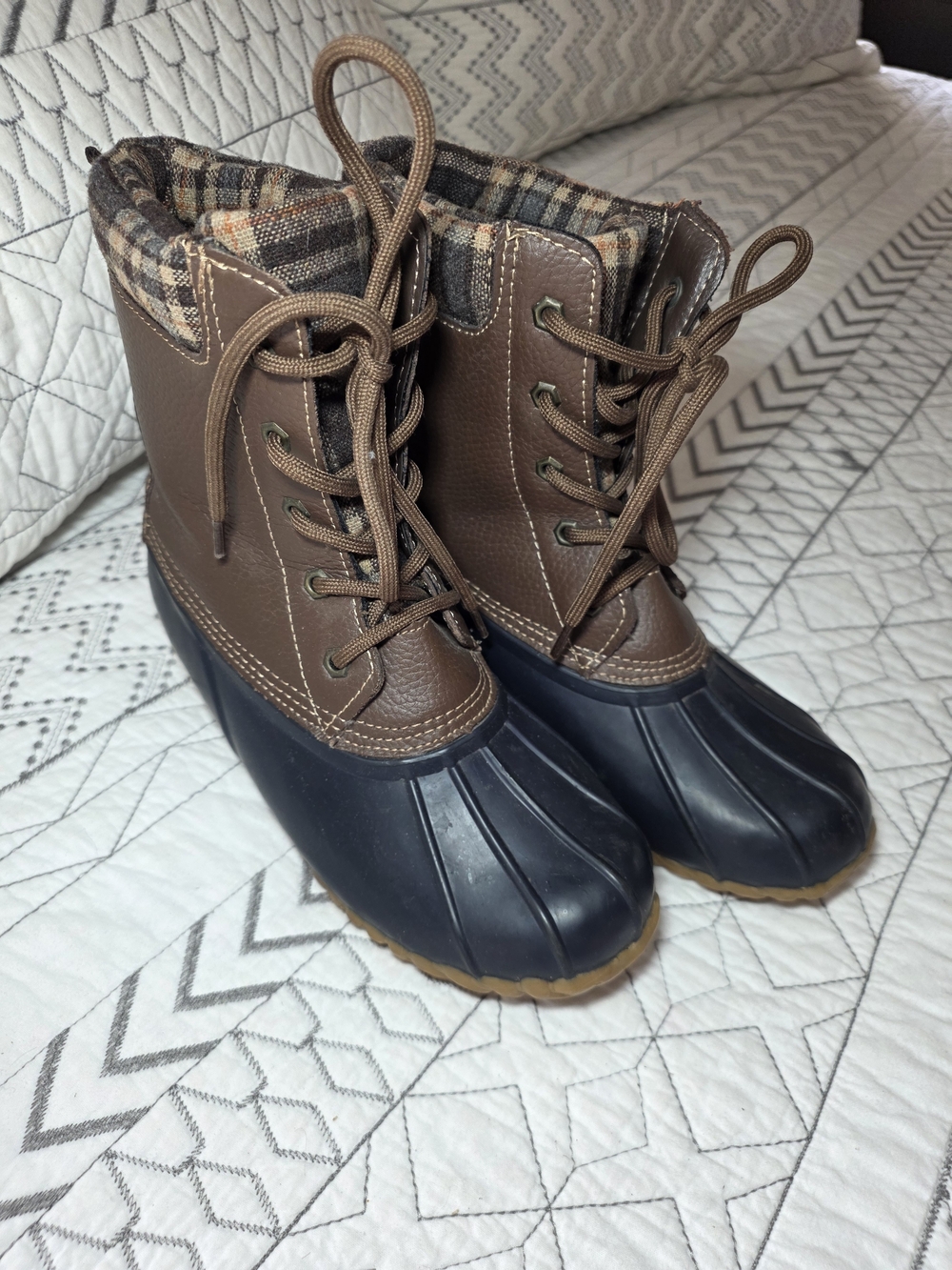 Sporto Brown and Blue Lace-Up Duck Boots with Plaid Collar